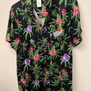 Your Highness Black Floral Button-Up Shirt - Skater Hawaiian Style